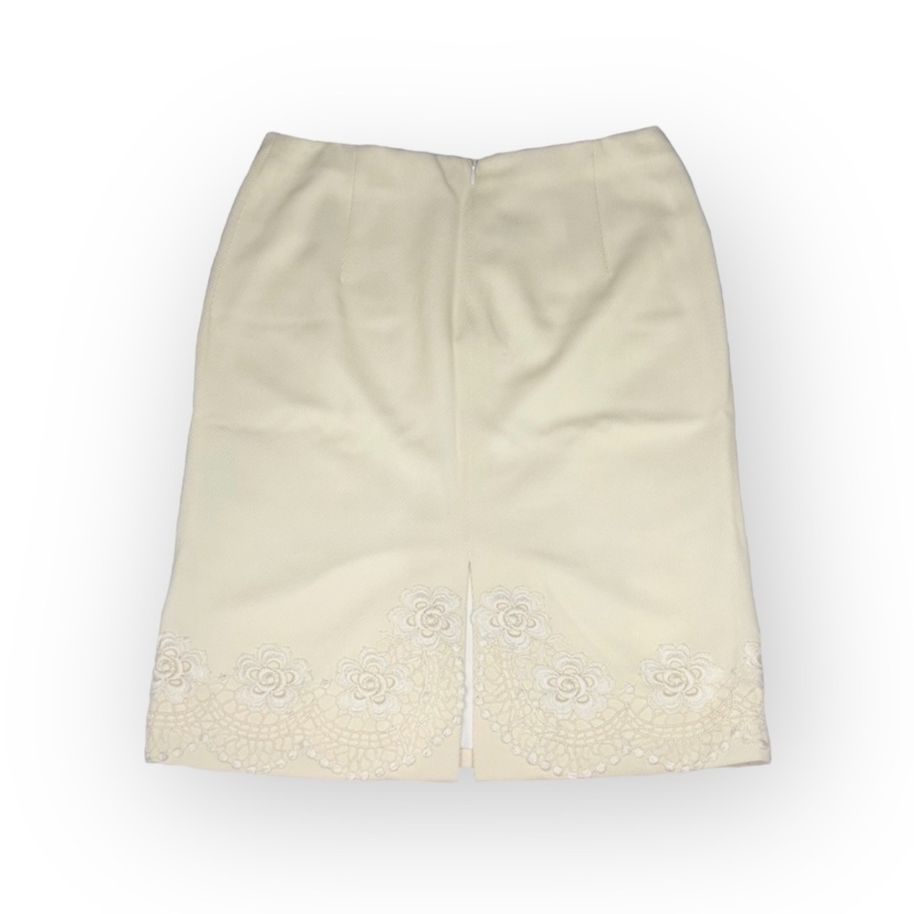 Valentino 𑁍 Rose Lace Wool Pencil Back Slit Knee Length Skirt 𑁍 Winter White 4 - Picture 3 of 16